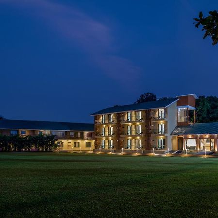 Paramount Riverfront Resort & Spa, 카르자트 외부 사진