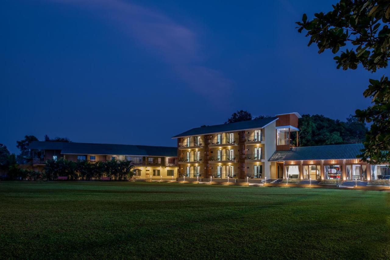 Paramount Riverfront Resort & Spa, 카르자트 외부 사진
