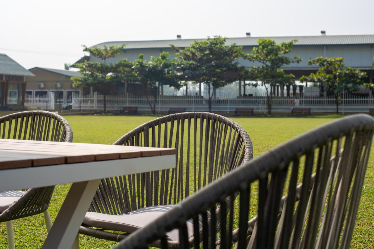 Paramount Riverfront Resort & Spa, 카르자트 외부 사진