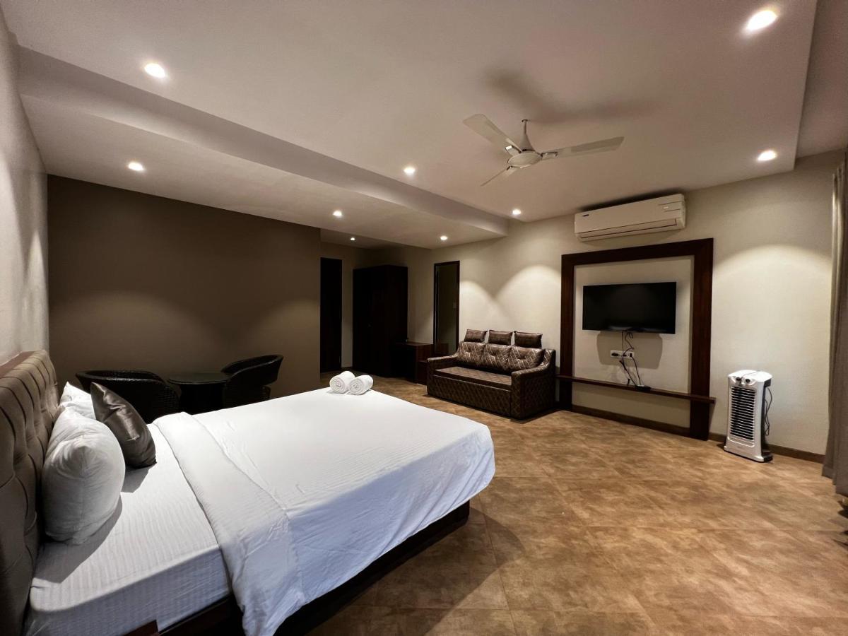 Paramount Riverfront Resort & Spa, 카르자트 외부 사진