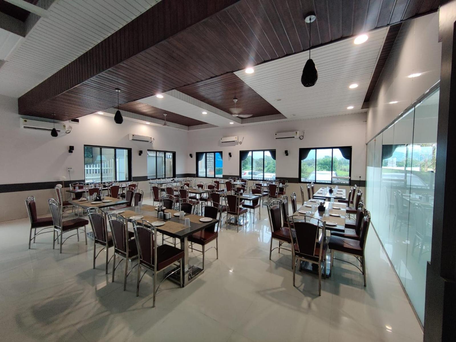 Paramount Riverfront Resort & Spa, 카르자트 외부 사진